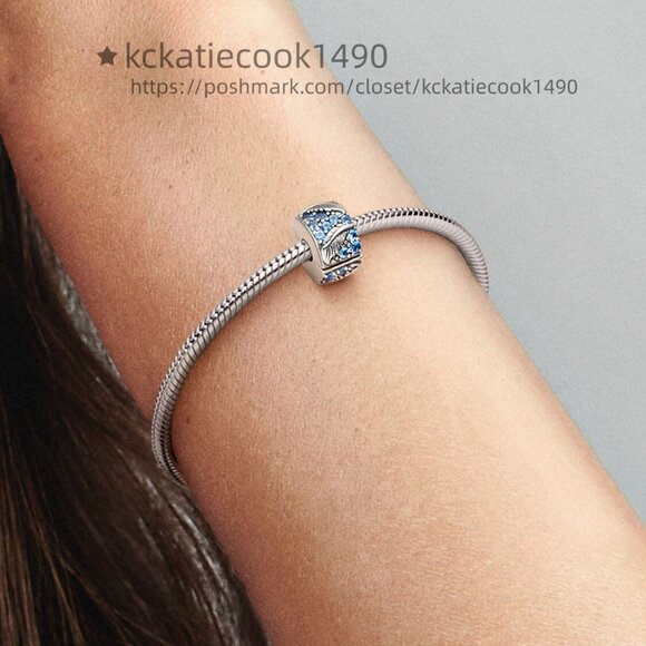 Pandora Curved Feather & Pavé Clip Charm - Picture 4 of 5